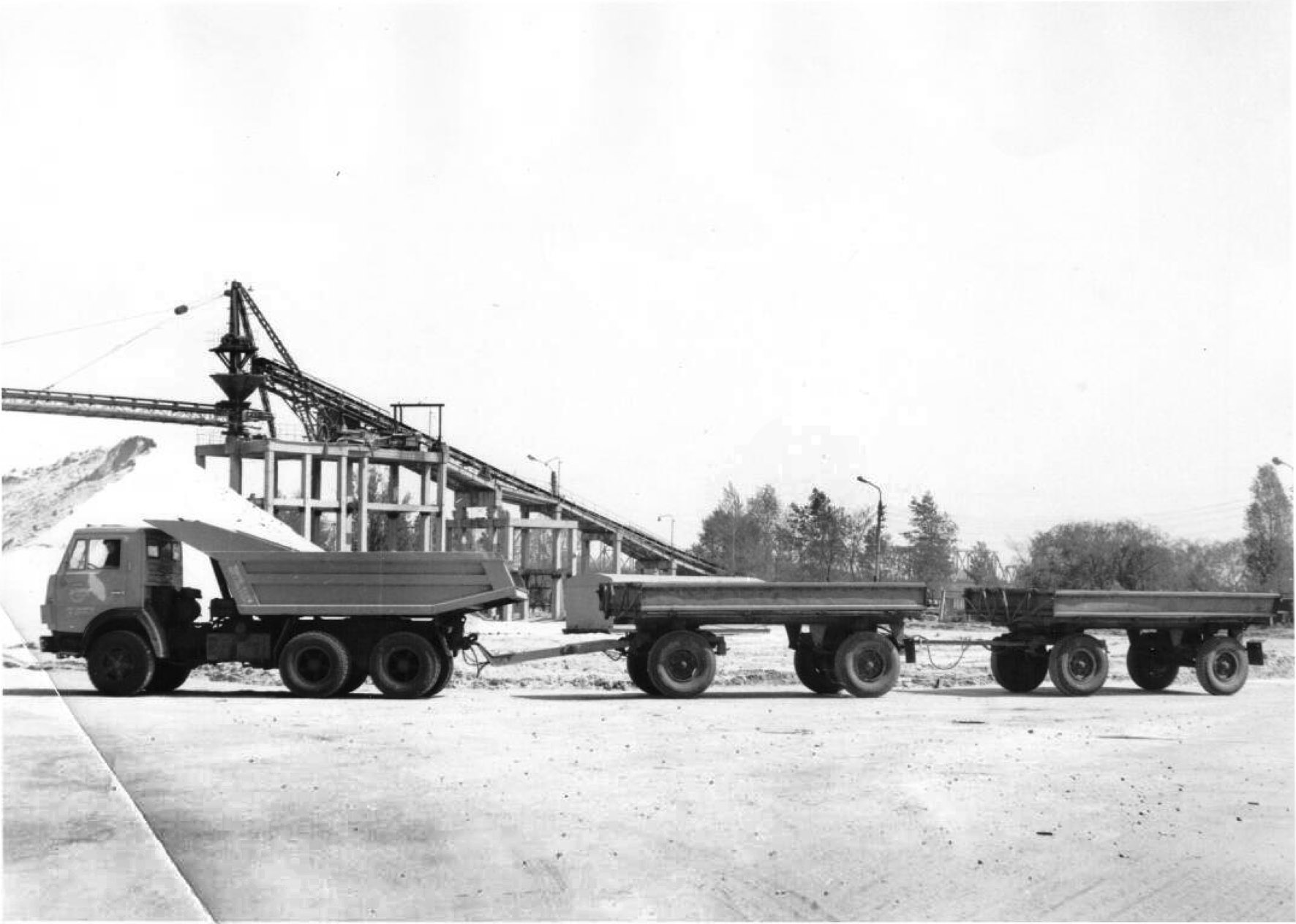 Автопоїзд самоскидний