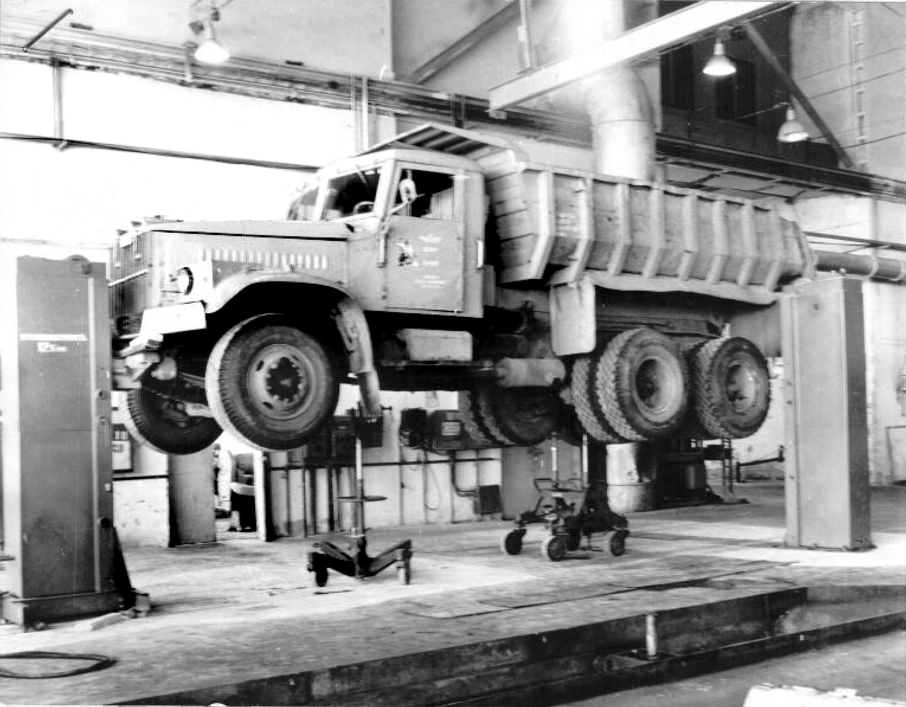 Домкрат гаражний вантажопідйомністю 16т, мод. ДГ-16    