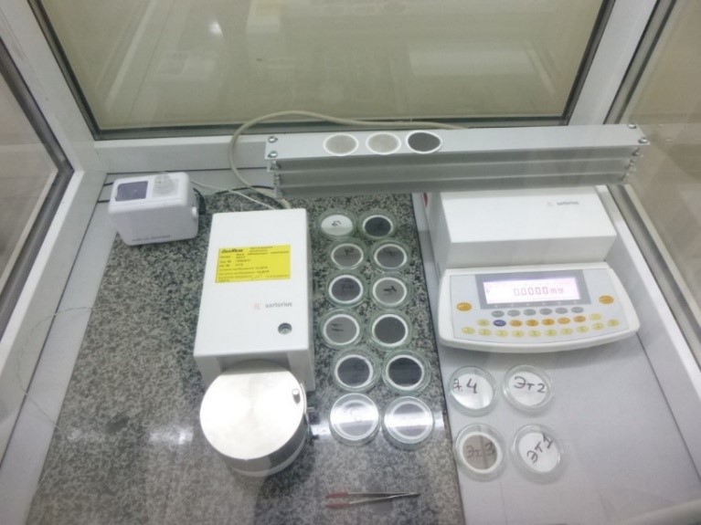 Ваги лабораторні електронні Sartorius SE2-F для зважування фільтрів з твердими частинками